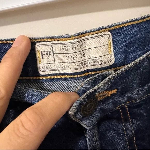 FREE PEOPLE CEM EMBELLISHED DISTRESSED JEANS size 28 - Picture 8 of 8